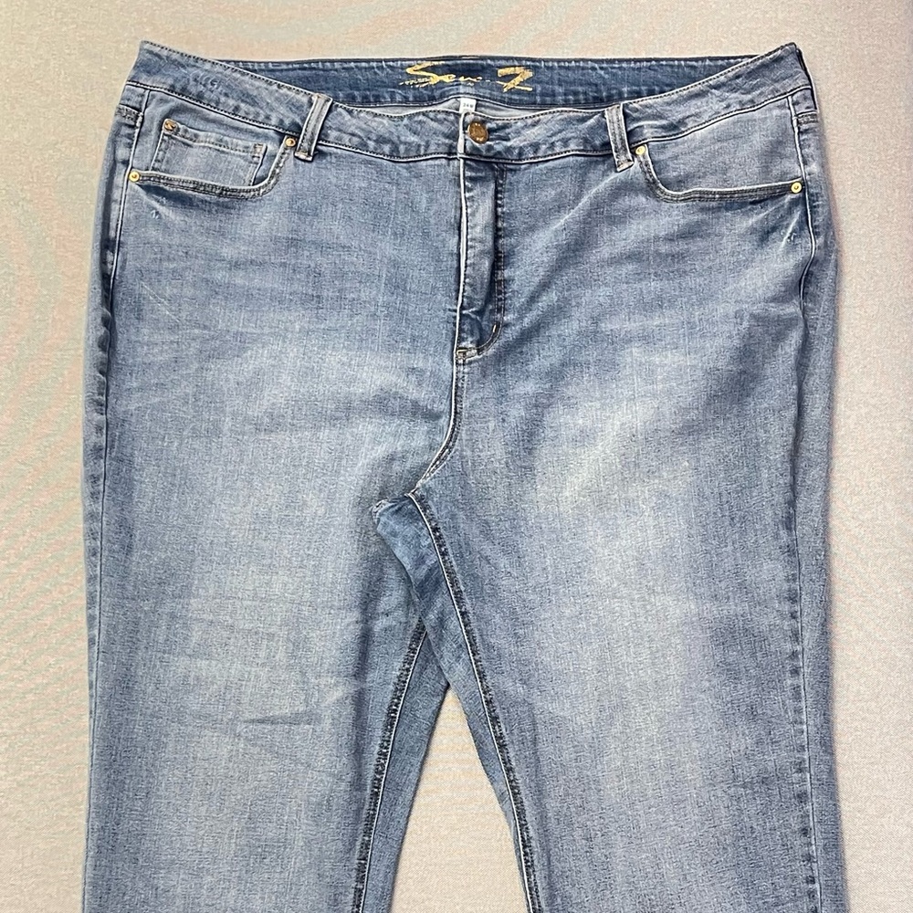 Seven7 Women’s Cropped Raw Hem Jeans |‎ Light Wash Stretch Denim Trendy Cut Off